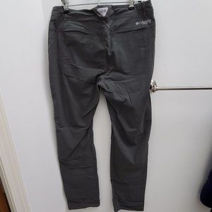 Columbia Women's Gray Long/Roll-Up Pants 8